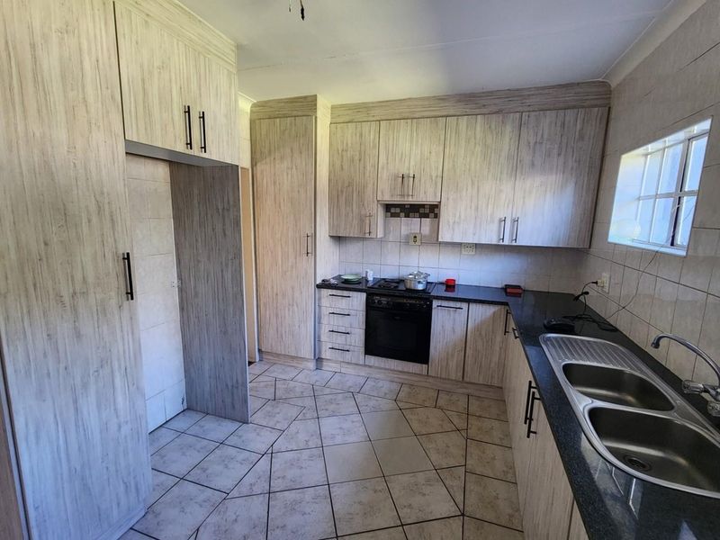 Luxurious Family Haven in Dalpark Proper . A Sanctuary of Style, Space and Serenity - Photo 2