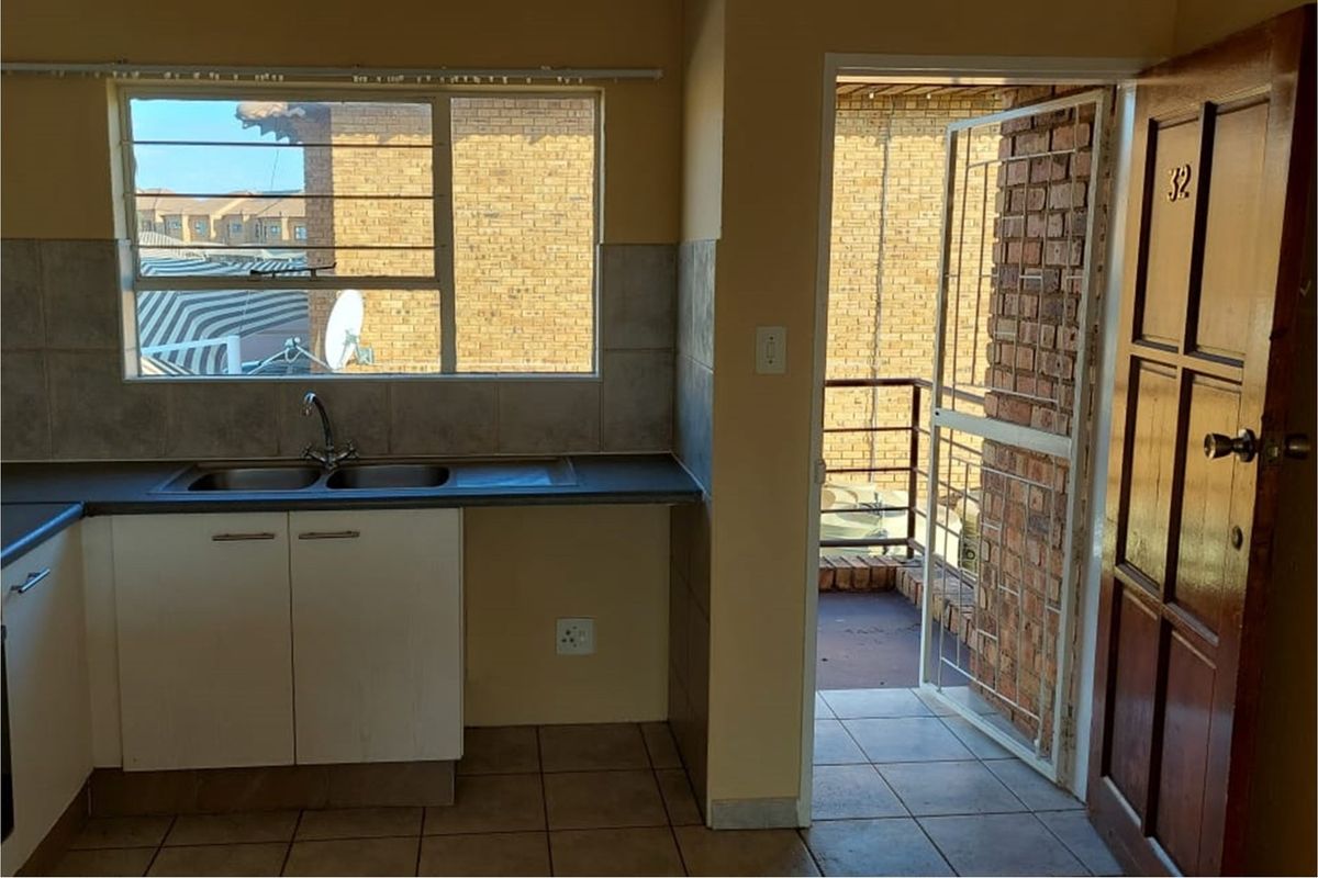 GREAT DEAL MR OR MRS RENTER - WHY RENT WHEN YOU CAN BE A HOMEOWNER ! - Photo 5