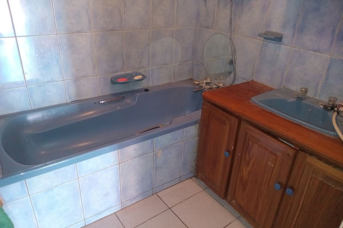 PRICE REDUCED Spacious 2-Bed Apartment, Lock-up Garage - Photo 5