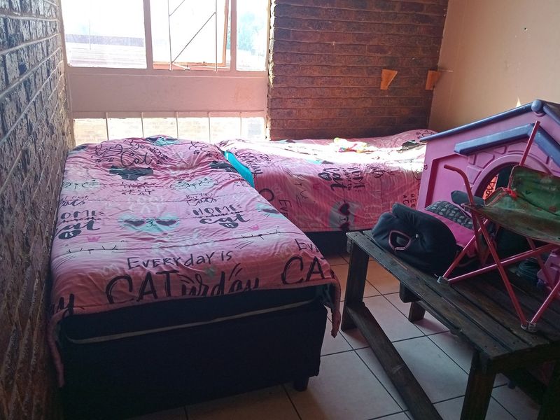 PRICE REDUCED Spacious 2-Bed Apartment, Lock-up Garage - Photo 9