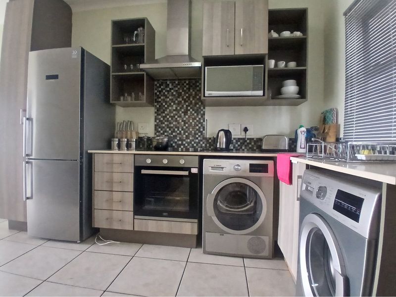 1-bedroom, 1-bathroom fully furnished - Photo 3