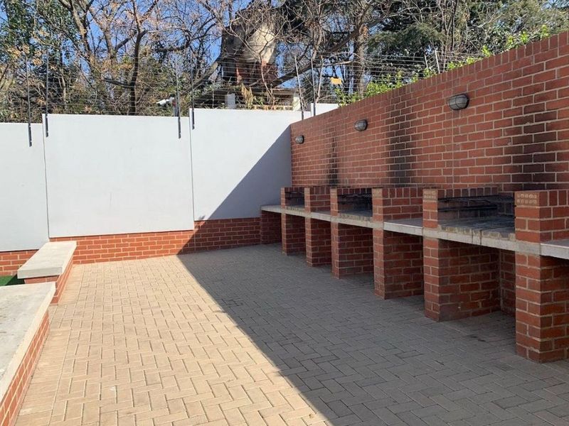 1-bedroom, 1-bathroom fully furnished - Photo 5