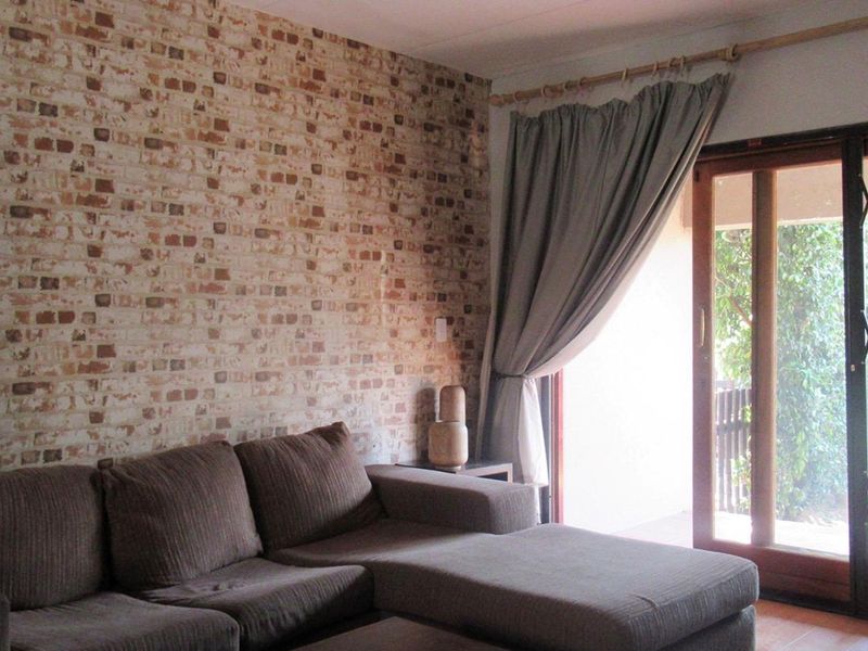 Ground Floor 2-Bed Northwold: Modern and Secure - Photo 2