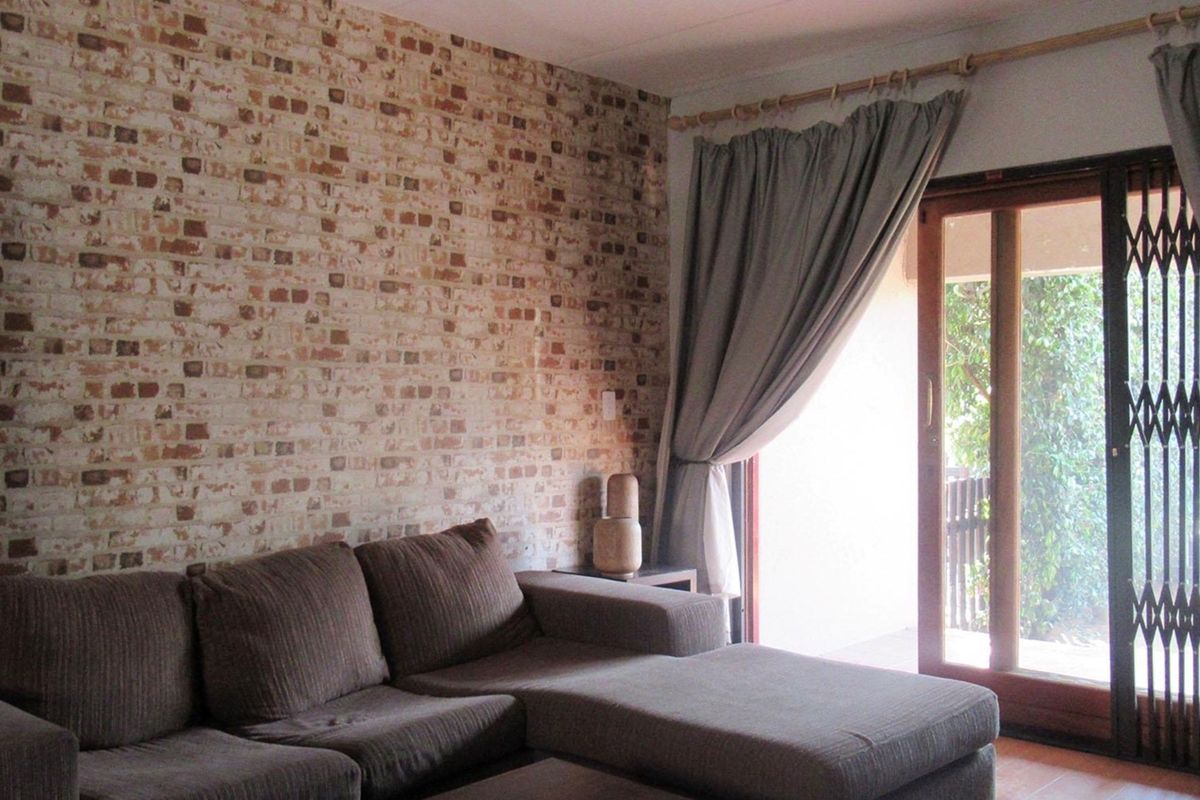 Ground Floor 2-Bed Northwold: Modern and Secure - Photo 2