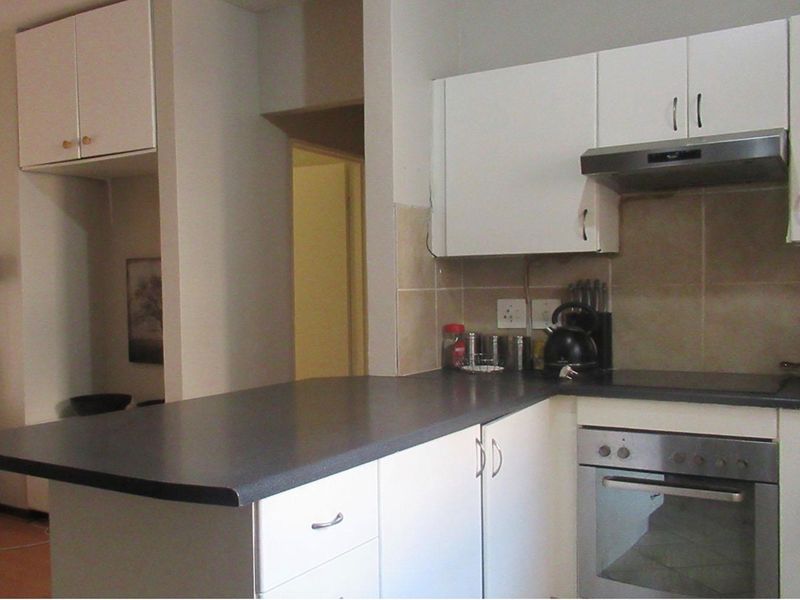 Ground Floor 2-Bed Northwold: Modern and Secure - Photo 3