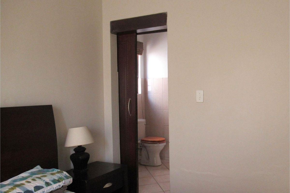 Ground Floor 2-Bed Northwold: Modern and Secure - Photo 5