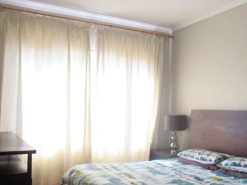 Ground Floor 2-Bed Northwold: Modern and Secure - Photo 4