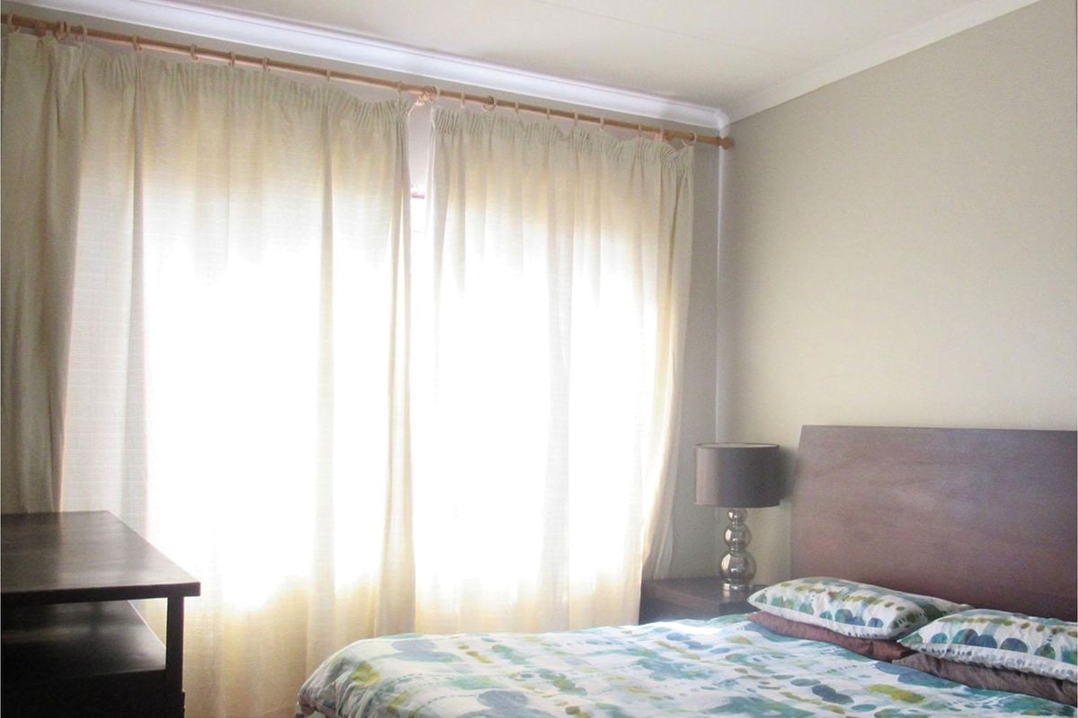 Ground Floor 2-Bed Northwold: Modern and Secure - Photo 4