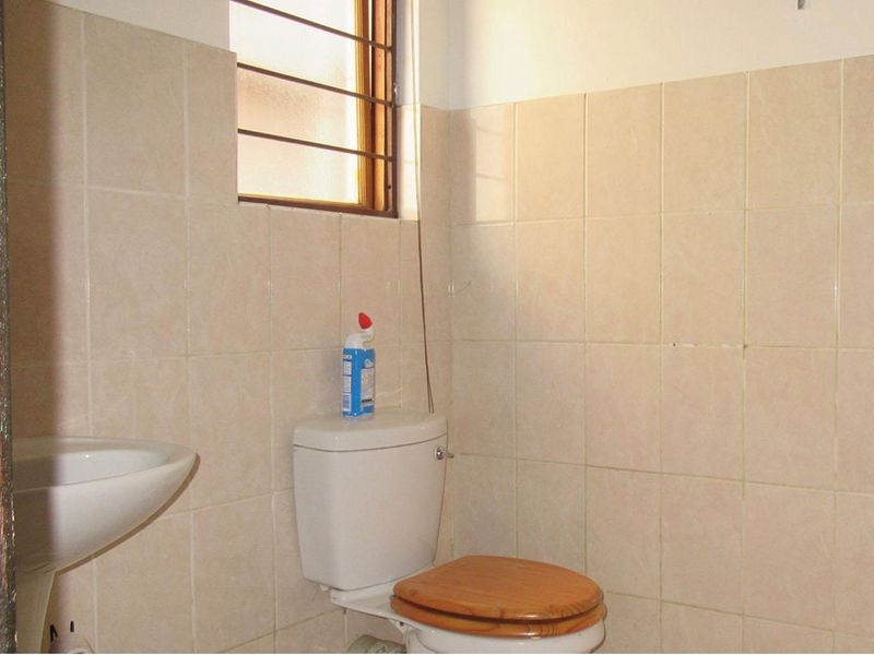 Ground Floor 2-Bed Northwold: Modern and Secure - Photo 6