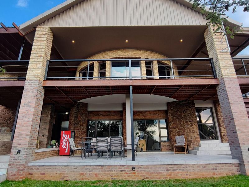 Beautiful 3 Bed House in Private Game Estate with Panoramic Views - Photo 2