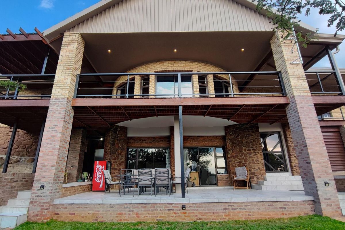 Beautiful 3 Bed House in Private Game Estate with Panoramic Views - Photo 2