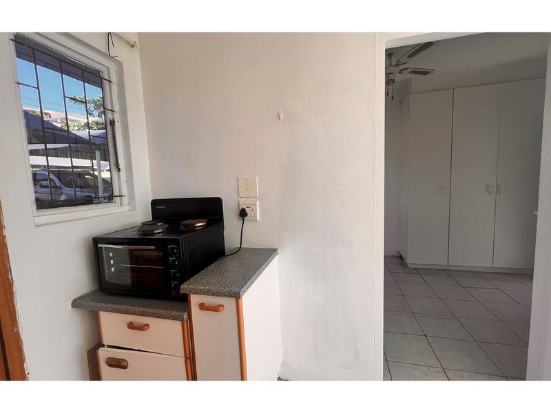 Cozy 1 Bedroom Flat in Prime Amanzimtoti Location - Photo 8