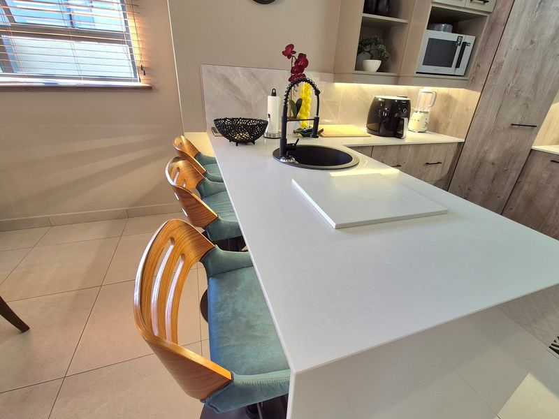 Exquisite 3-Bedroom, 2.5-Bathroom Double-Storey Unit in the Prestigious Dukes Gate Estate - Photo 10