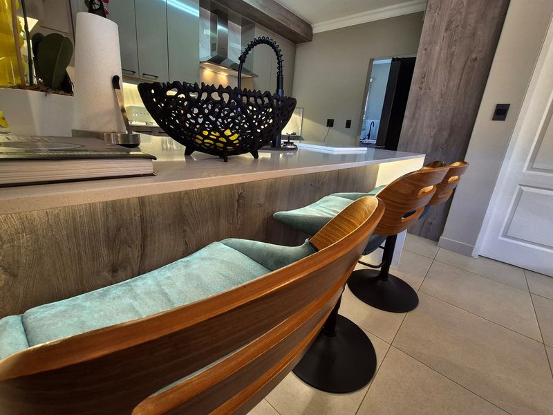 Exquisite 3-Bedroom, 2.5-Bathroom Double-Storey Unit in the Prestigious Dukes Gate Estate - Photo 8