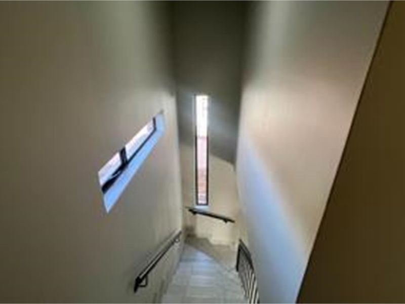 "Idyllic Lifestyle Retreat: Modern 4-Bed Home Lion Pride Lifestyle" - Photo 8