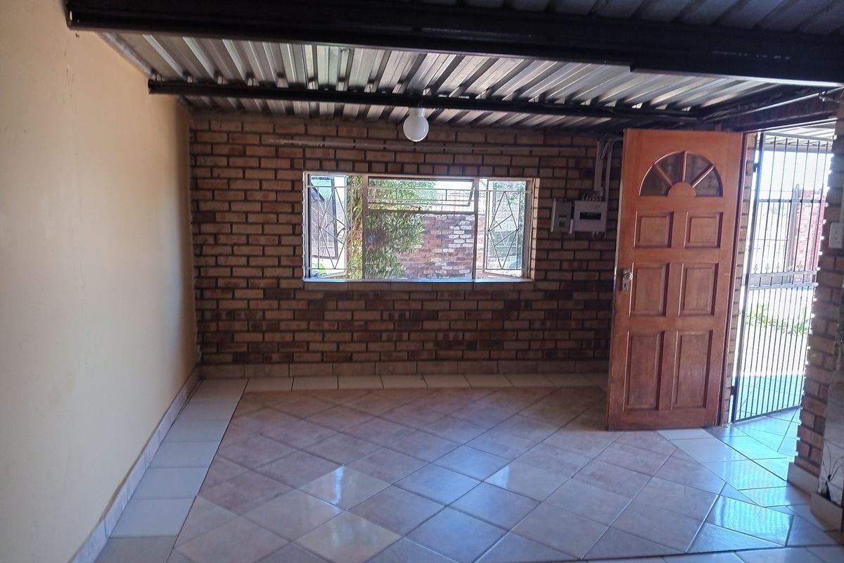 House For Sale in Homevale Kimberley - Photo 2