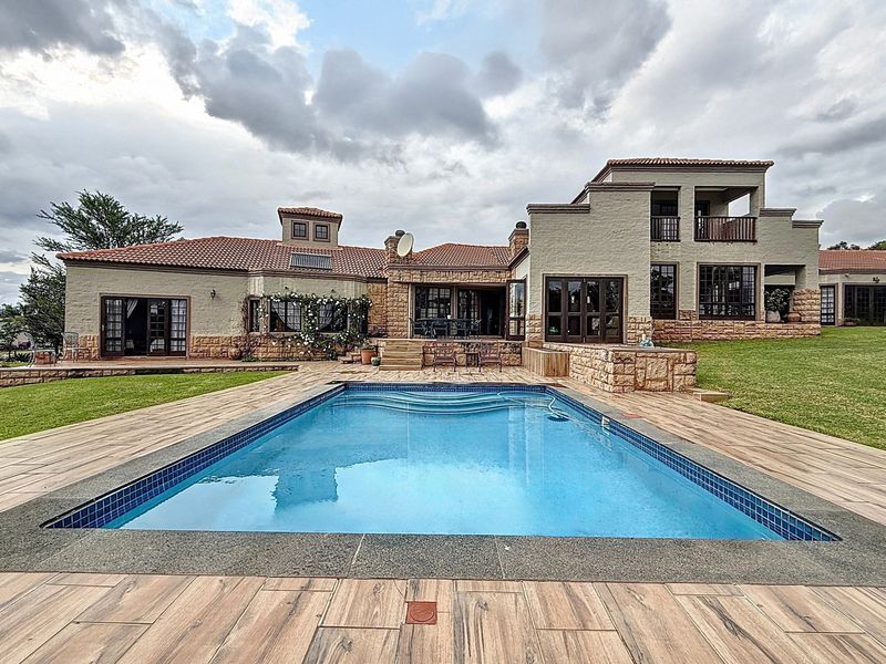 6-Bedroom Mooikloof Equestrian Home with Flatlet, Solar, Borehole and Pool - Photo 3