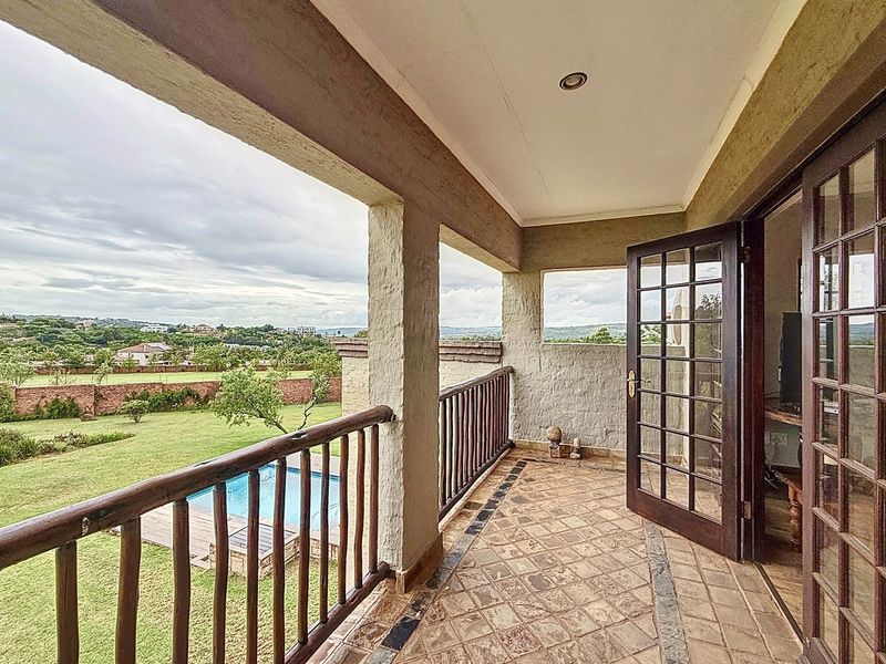 6-Bedroom Mooikloof Equestrian Home with Flatlet, Solar, Borehole and Pool - Photo 4