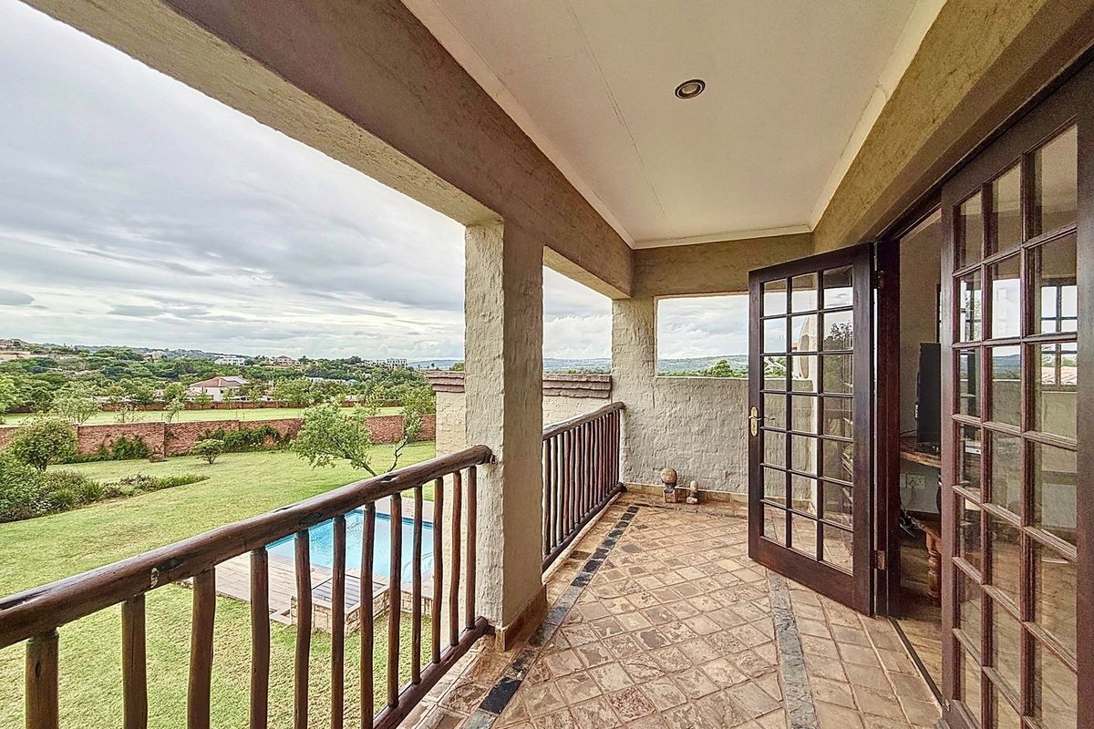 6-Bedroom Mooikloof Equestrian Home with Flatlet, Solar, Borehole and Pool - Photo 4