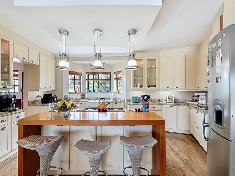 6-Bedroom Mooikloof Equestrian Home with Flatlet, Solar, Borehole and Pool - Photo 10