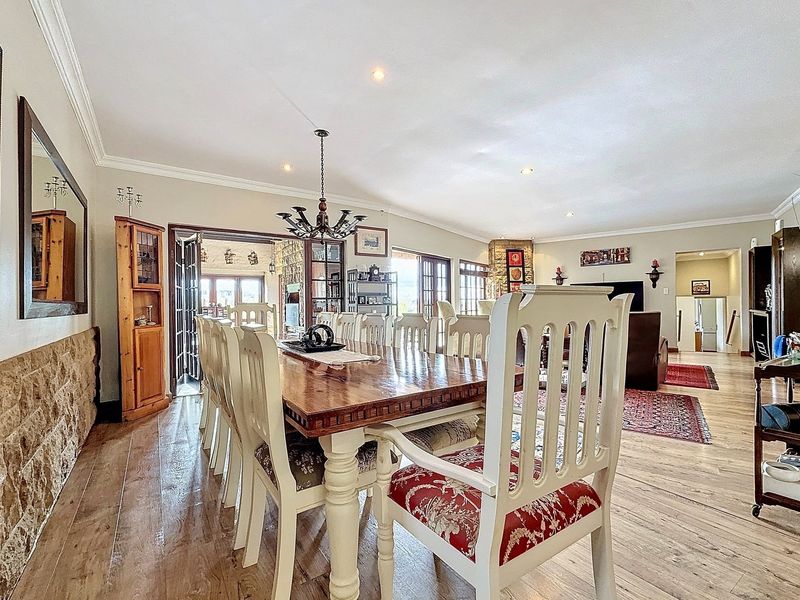 6-Bedroom Mooikloof Equestrian Home with Flatlet, Solar, Borehole and Pool - Photo 6