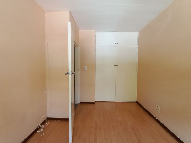 2-Bedroom Duplex in Prime Bedford Gardens Location - Photo 8