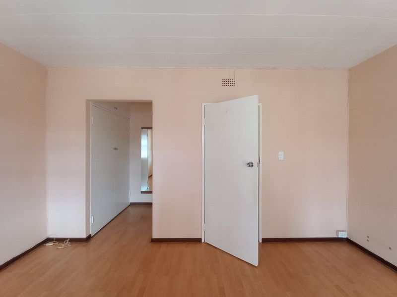2-Bedroom Duplex in Prime Bedford Gardens Location - Photo 7