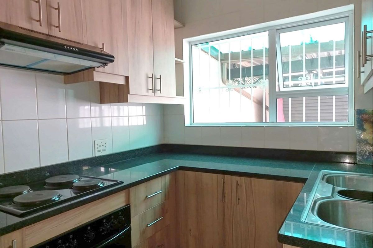 2-Bedroom Duplex in Prime Bedford Gardens Location - Photo 3