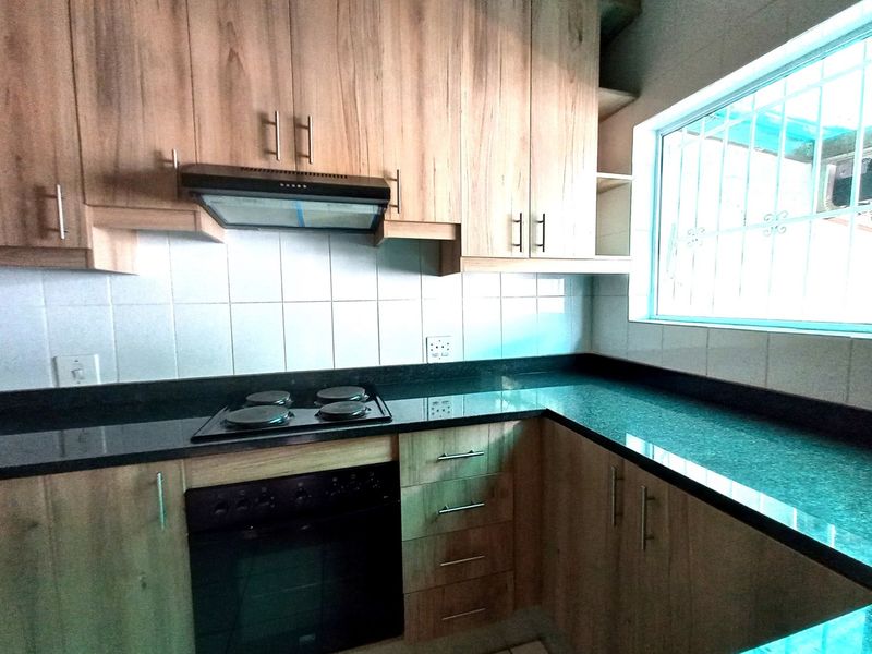 2-Bedroom Duplex in Prime Bedford Gardens Location - Photo 5