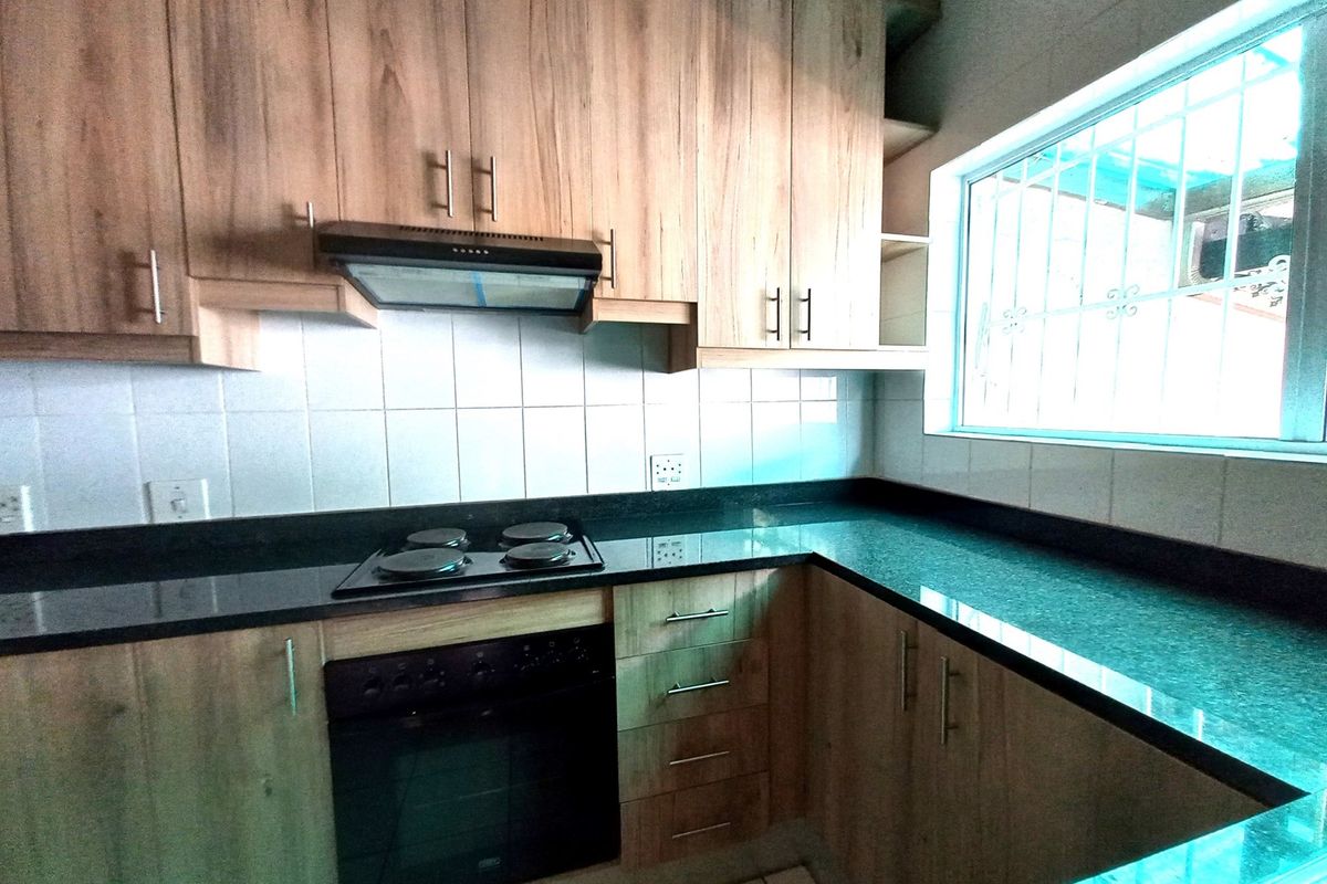 2-Bedroom Duplex in Prime Bedford Gardens Location - Photo 5
