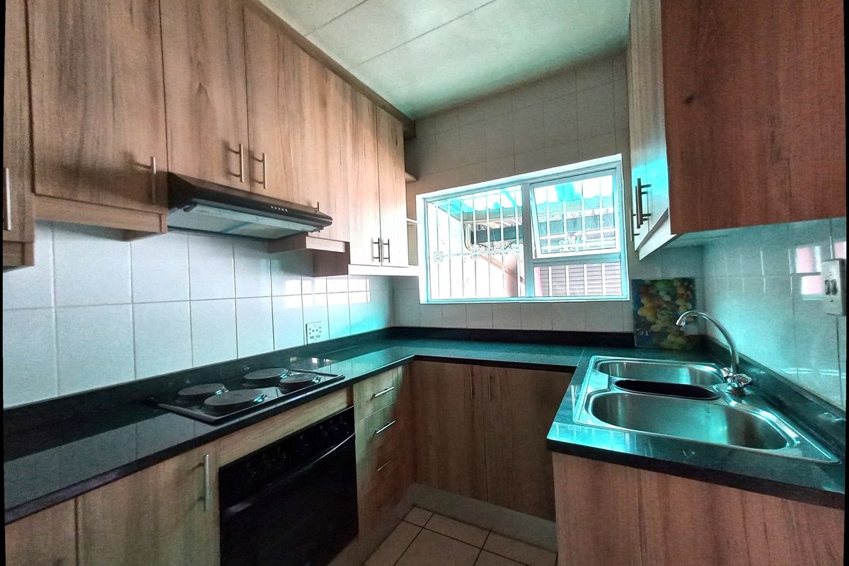 2-Bedroom Duplex in Prime Bedford Gardens Location - Photo 4