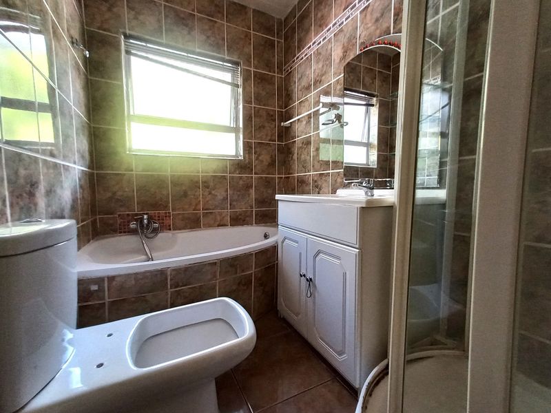 2-Bedroom Duplex in Prime Bedford Gardens Location - Photo 9