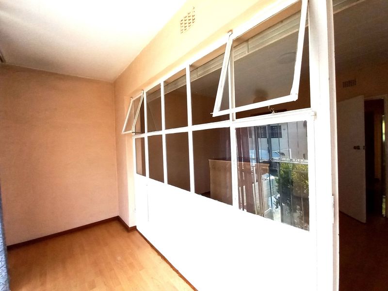 2-Bedroom Duplex in Prime Bedford Gardens Location - Photo 10