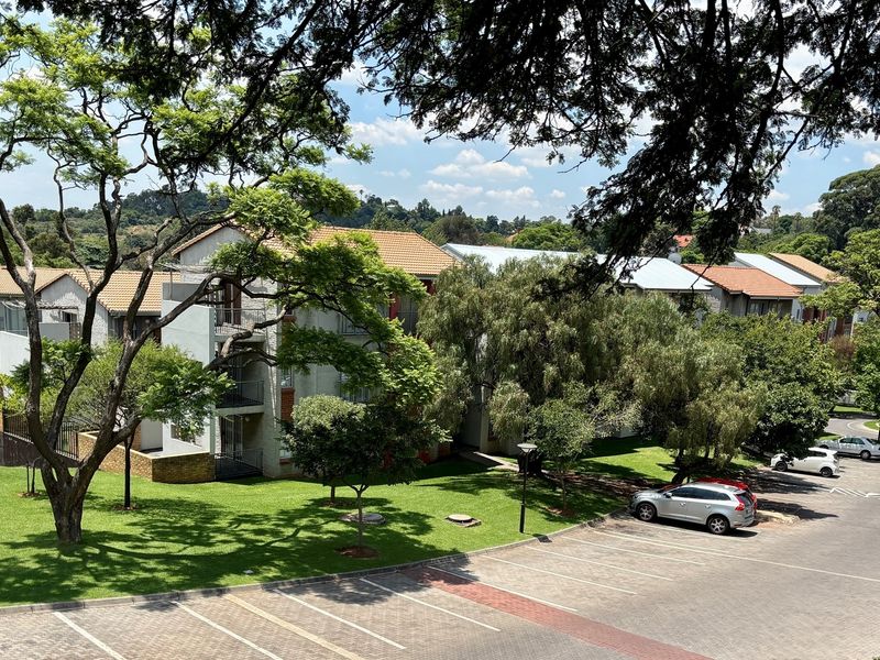 Ideal Loft Living - Perfect for Students, Professionals for  First-Time Buyers - Photo 3