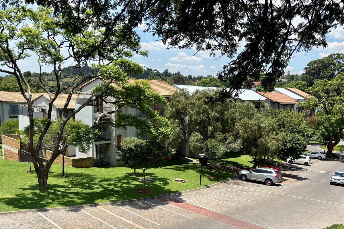 Ideal Loft Living - Perfect for Students, Professionals for  First-Time Buyers - Photo 3