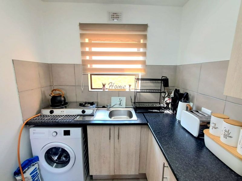 Modern 2-Bedroom Apartment in The Pines Security Complex - Photo 6