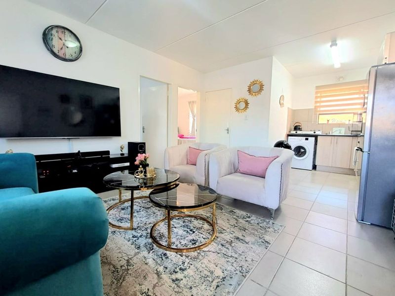 Modern 2-Bedroom Apartment in The Pines Security Complex - Photo 2