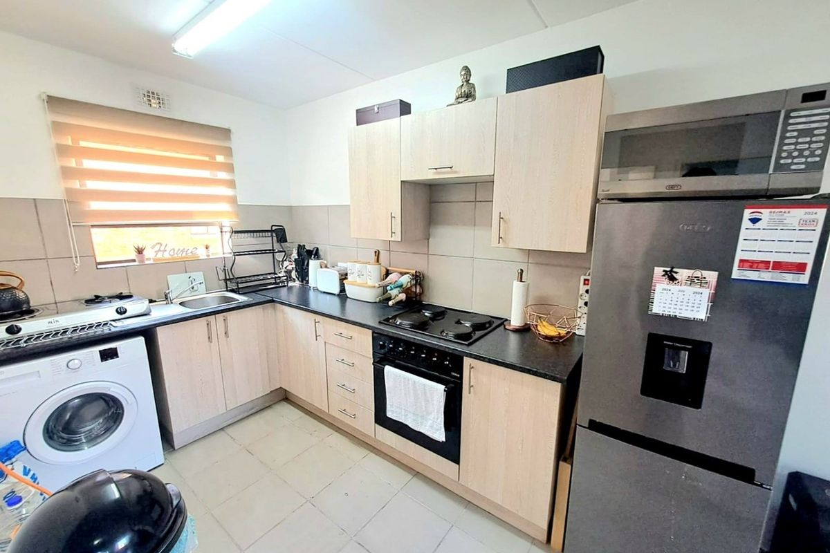 Modern 2-Bedroom Apartment in The Pines Security Complex - Photo 5