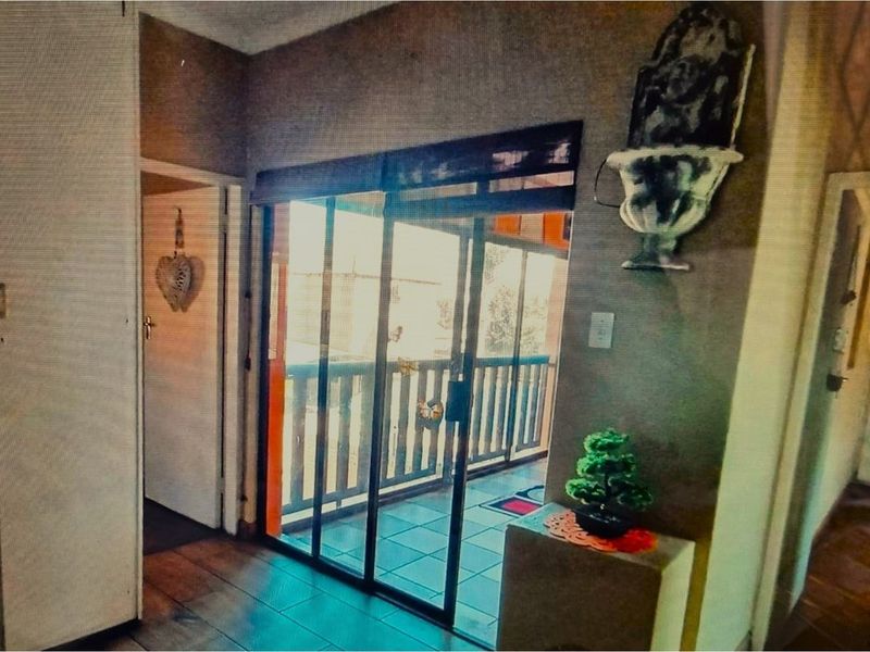 Modern Townhouse in Dal Fouche: Prime Investment - Photo 10