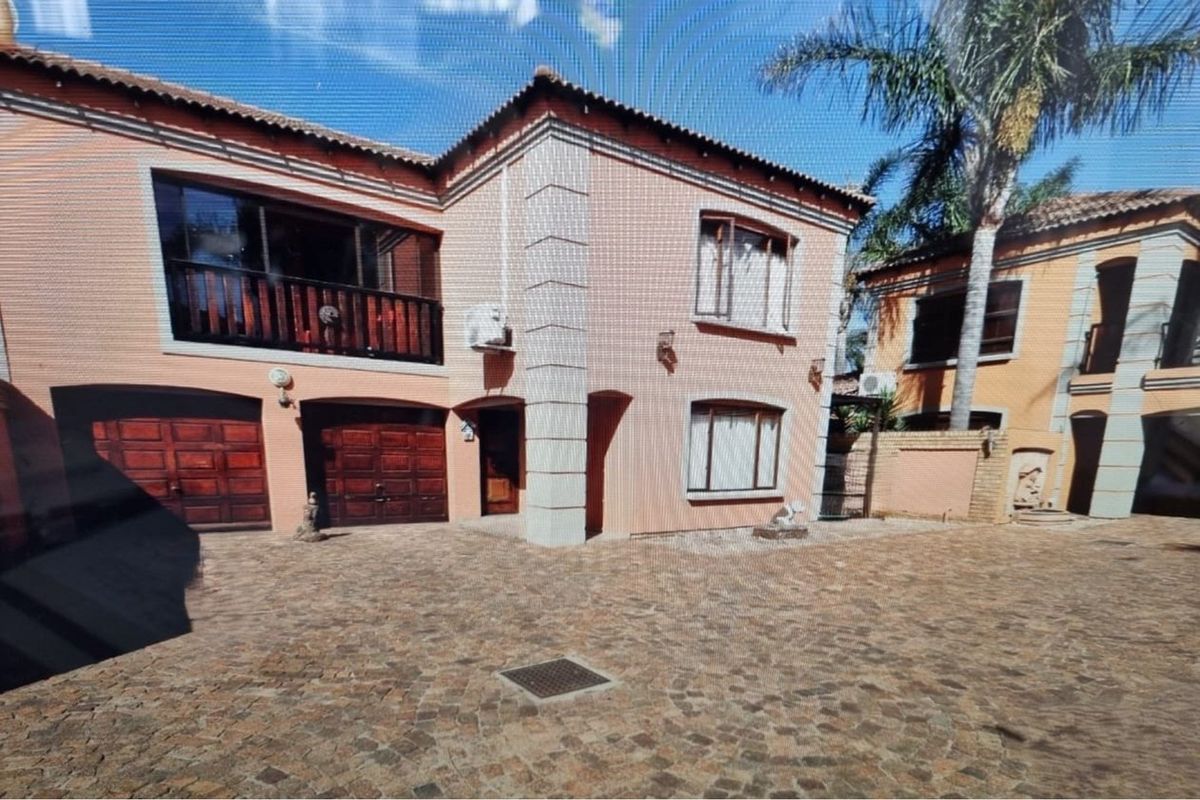 Modern Townhouse in Dal Fouche: Prime Investment - Photo 4