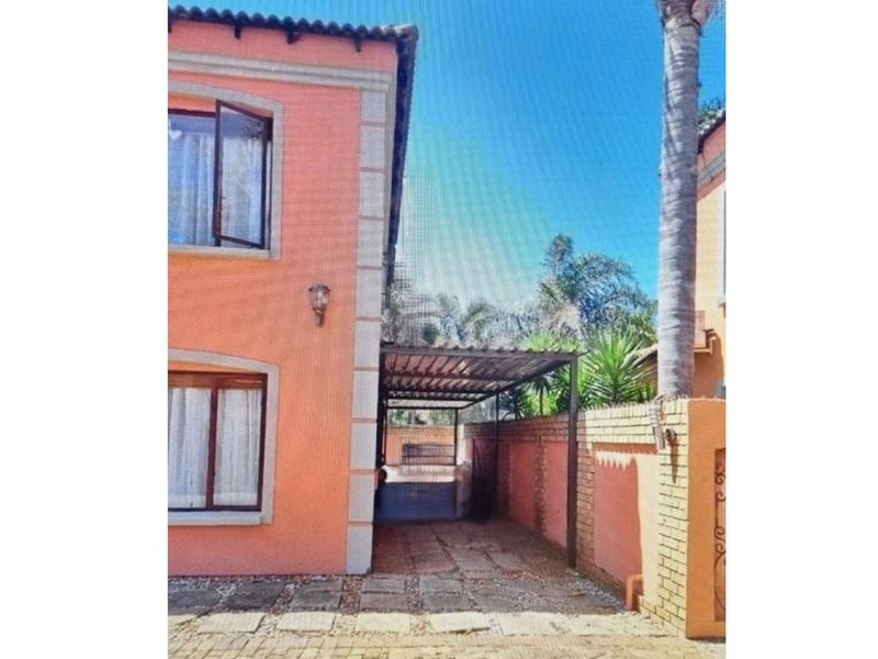 Modern Townhouse in Dal Fouche: Prime Investment - Photo 7