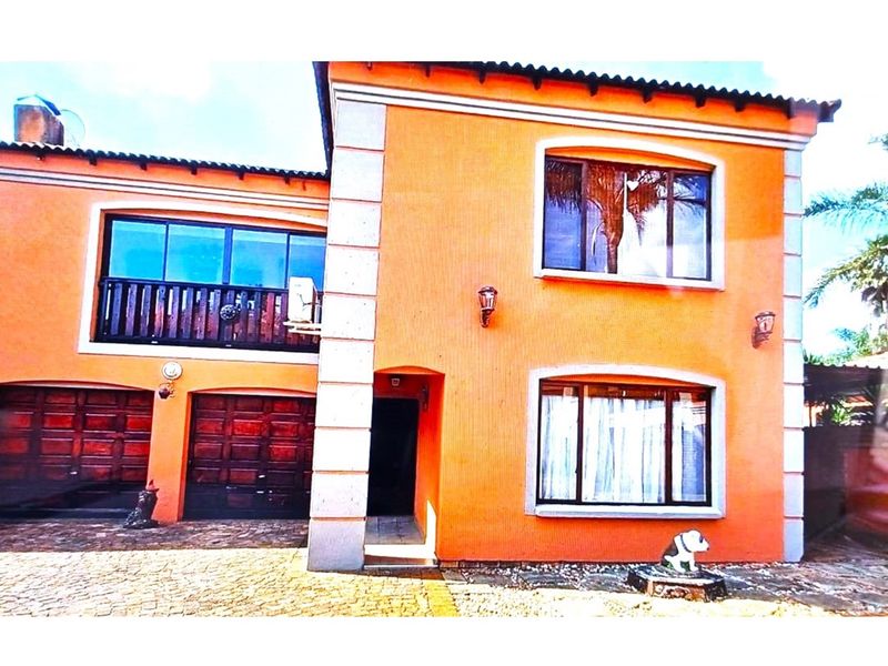 Modern Townhouse in Dal Fouche: Prime Investment - Photo 2