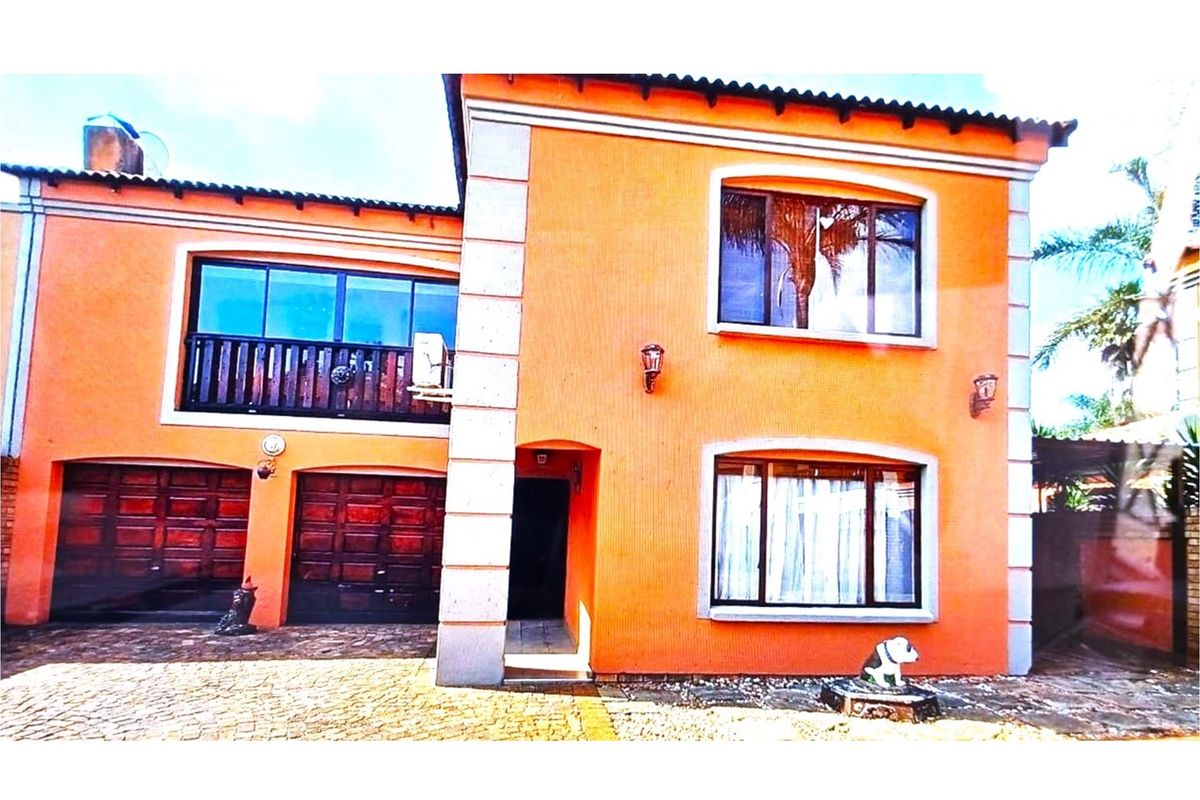 Modern Townhouse in Dal Fouche: Prime Investment - Photo 2