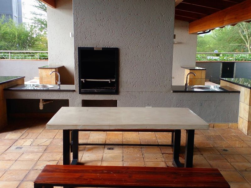 Luxury 2-Bed, 2-Bath in Sandton Central - Photo 2