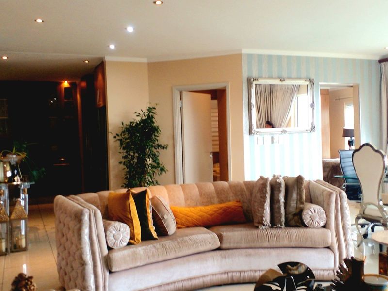 Luxury 2-Bed, 2-Bath in Sandton Central - Photo 7