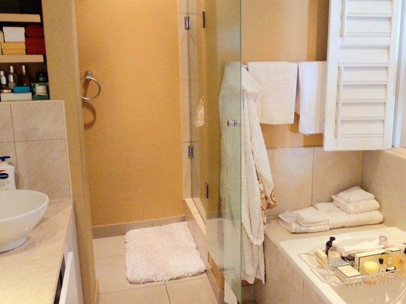 Luxury 2-Bed, 2-Bath in Sandton Central - Photo 6