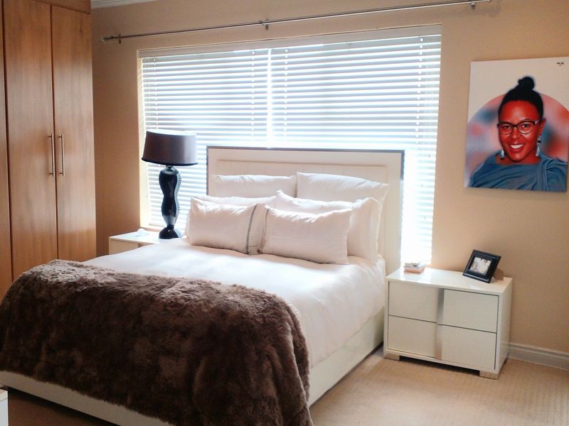 Luxury 2-Bed, 2-Bath in Sandton Central - Photo 5