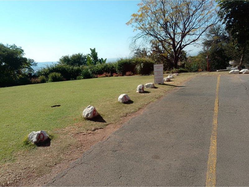 "Luxurious 2-Bedroom Apartment in La Montage - Photo 8