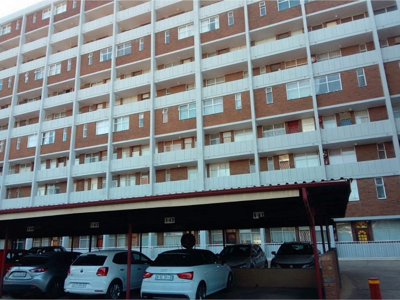 "Luxurious 2-Bedroom Apartment in La Montage - Photo 3