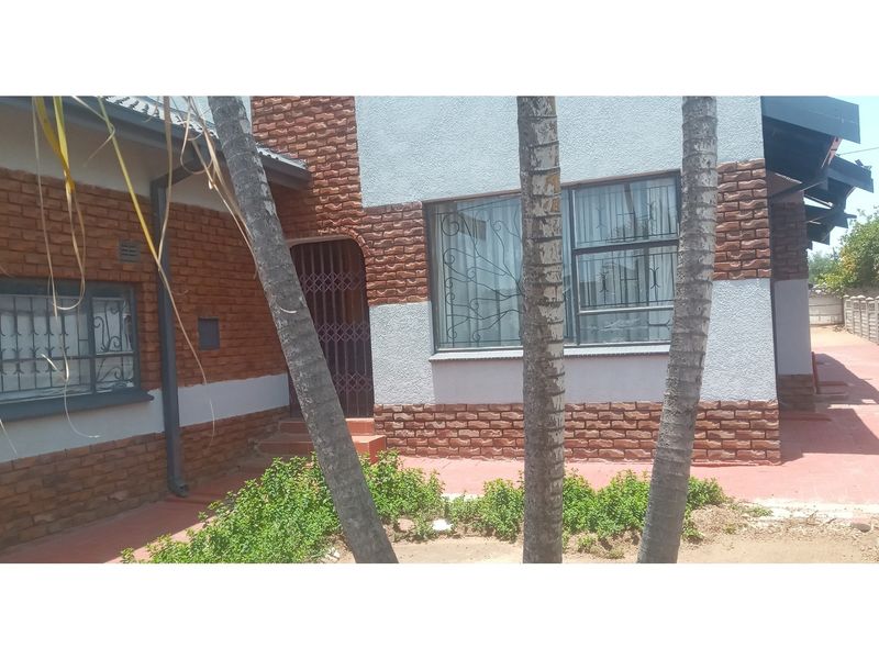 BEAUTIFUL PROPERTY FOR SALE SESHEGO ZONE D - Photo 2